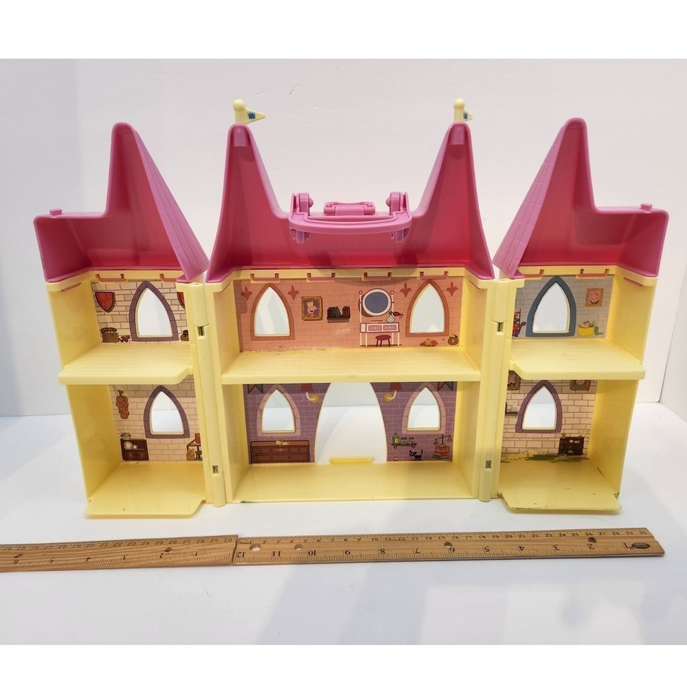 Peppa Pig's Princess Castle Deluxe Playset - with some‎ figures - incomplete - Picture 3 of 8